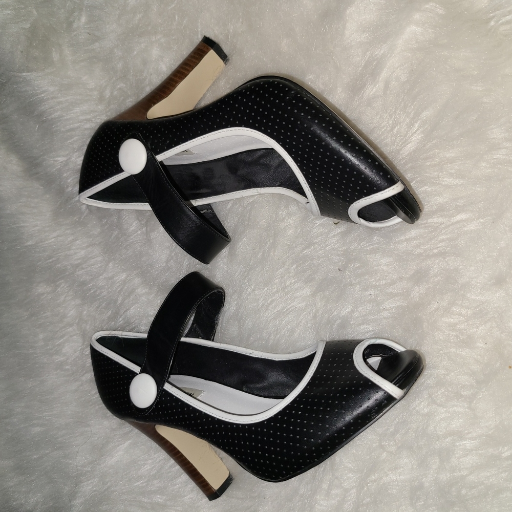 Steve Madden Size 8.5 M Black & White Wood Heels